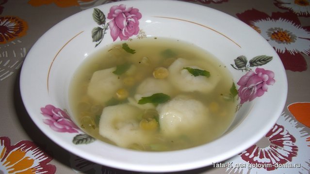 Суп с пельменями и зеленым горошком.JPG
