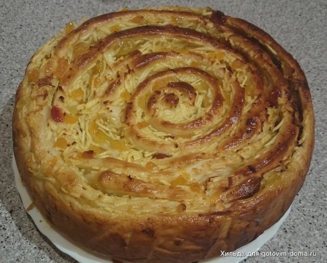 Пирог Улитка с яблоками и курагой.JPG
