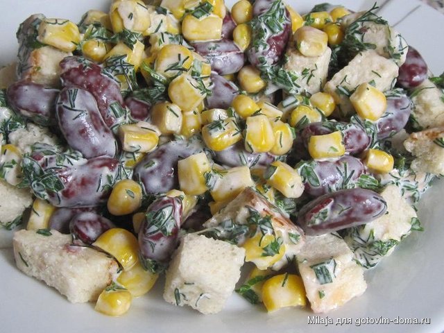 25.09. Салат с фасолью, кукурузой и гренками.JPG