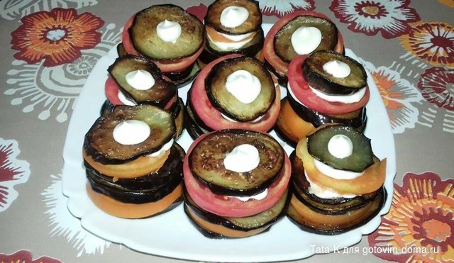 Башенки из баклажанов и помидоров.jpg