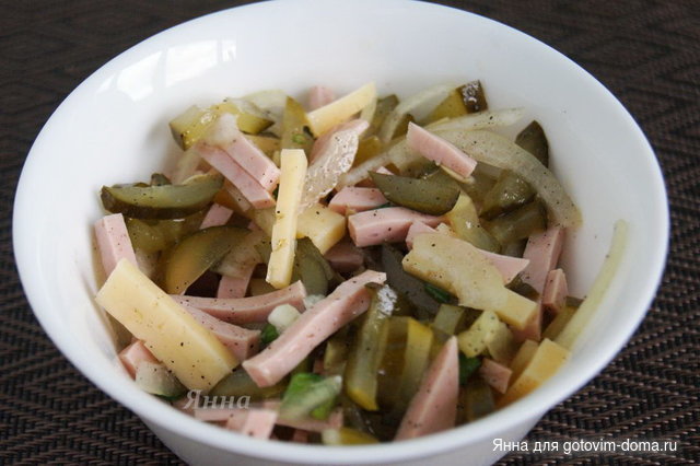 Швейцарский салат с колбасой (Schweizer Wurstsalat).jpg
