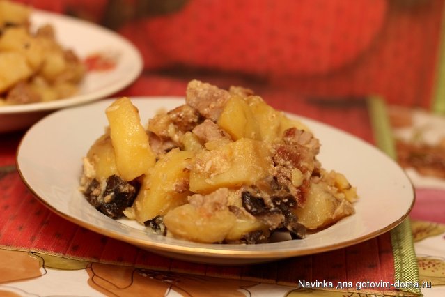 картошка по гречески с курой и грибами.JPG