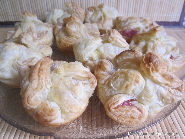 Слойки с маскарпоне и вишней.JPG