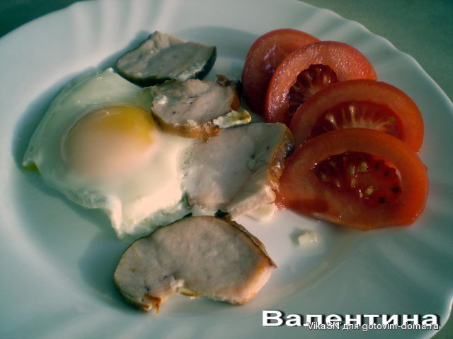 Яєчня з шинкою і помідорами.jpg