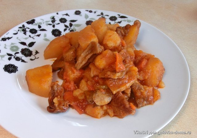 Картопля, тушкована з грибами.JPG