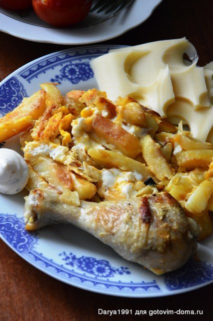 Жареная картошка с яйцом, сыром и курицей.JPG