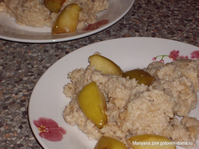Овсяная каша с жареными яблоками.JPG