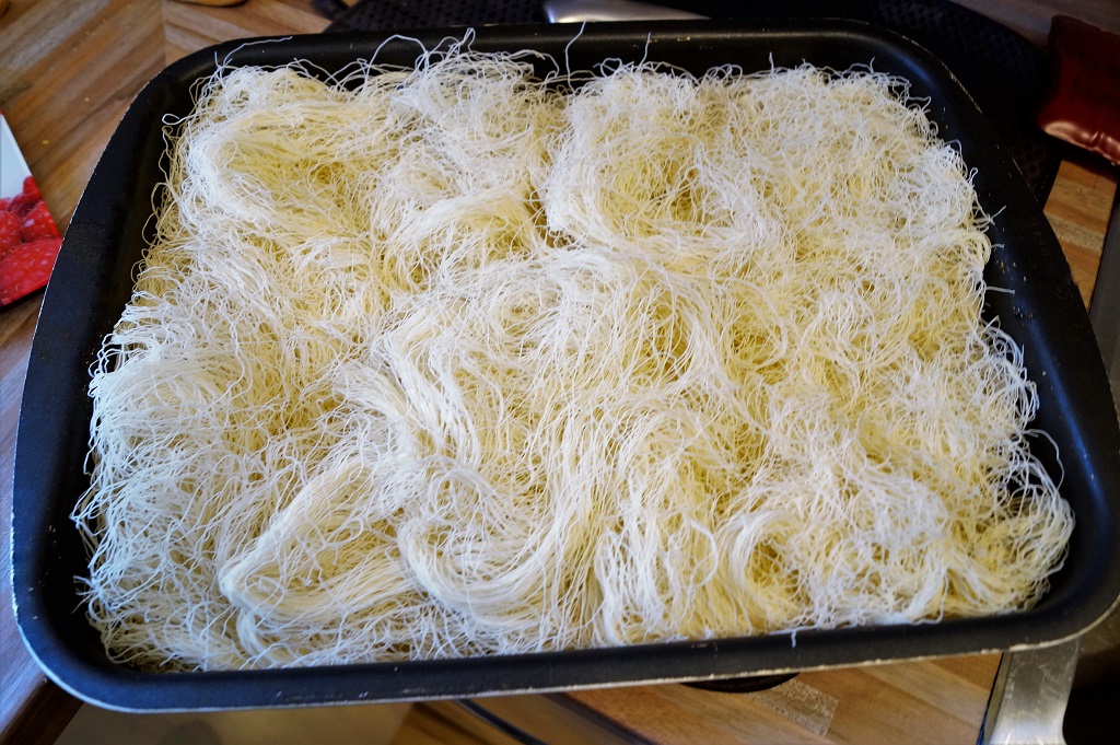 Десерт из теста катаифи