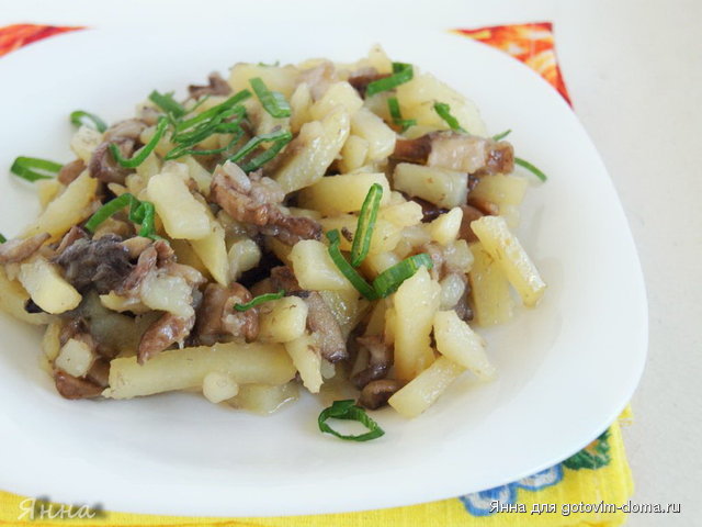 Картошка с грибами жареная.jpg