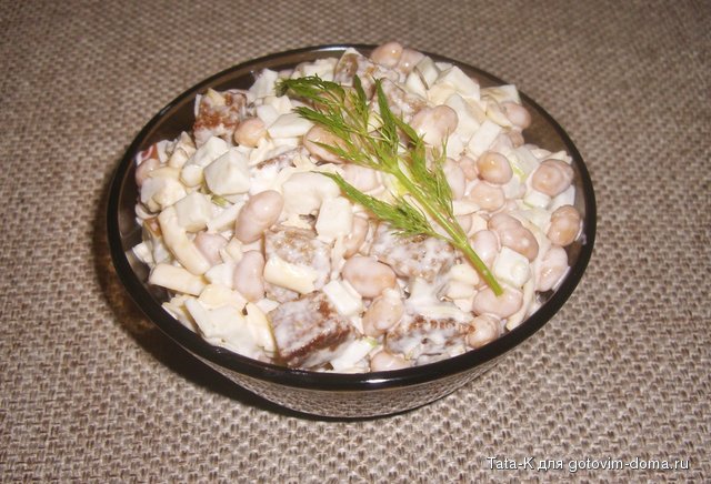Салат из консервированной фасоли.JPG