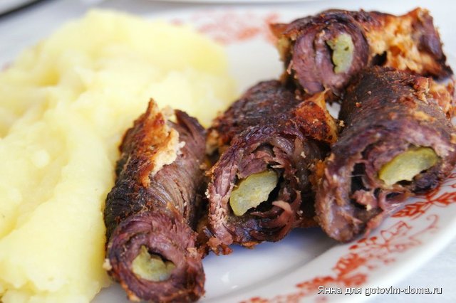 Мясные рулетики с сыром и маринованным огурцом.jpg