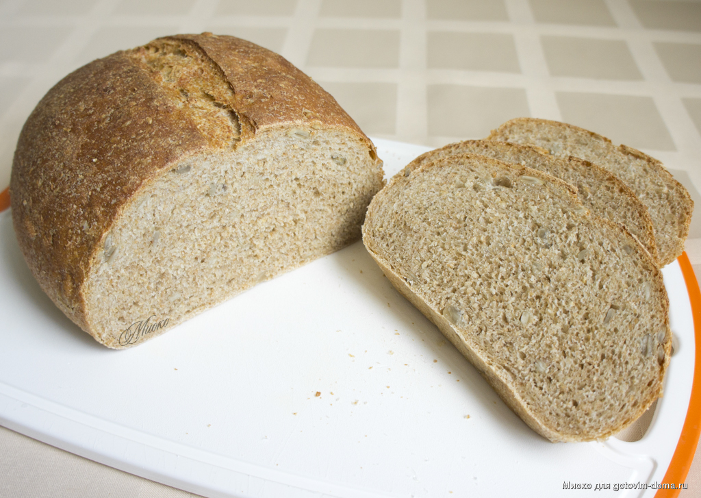 Цельнозерновой хлеб рецепт без дрожжей в духовке. Дрожжевой хлеб. Булки из цельнозерновой муки. Хлеб цельнозерновой булочки. Цельнозерновой хлеб с творогом.