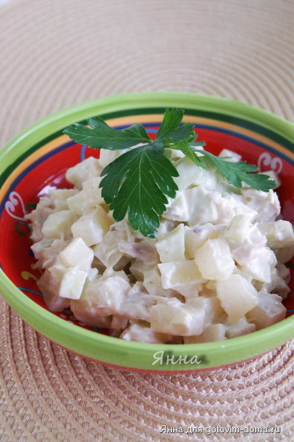 Салат из курицы с ананасами.jpg