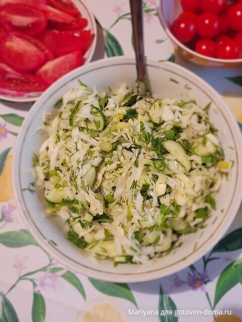 Салат из капусты с огурцом.jpg