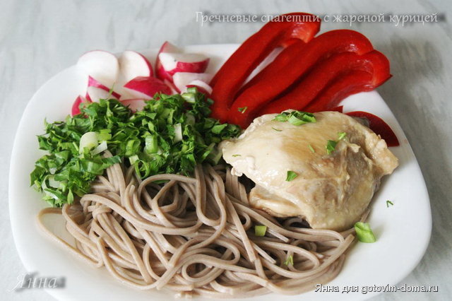 Гречневые спагетти с жареной курицей.jpg