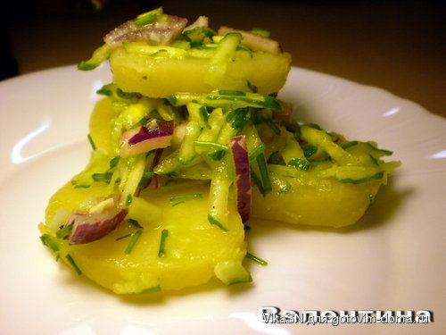 Баварський картопляний салат із огірками.jpg