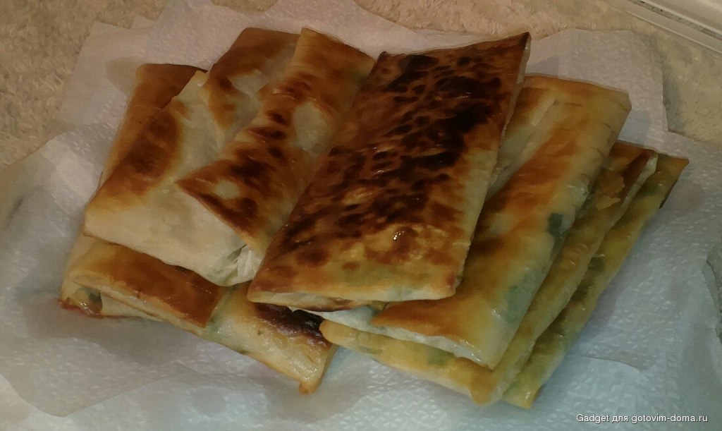 Ека с сыром и зеленью