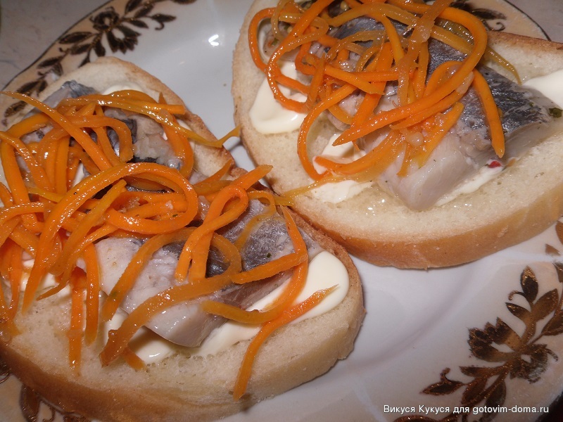 Бутерброды с корейской морковкой