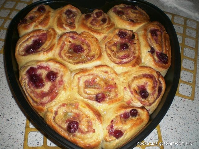 булочки с вишней.JPG