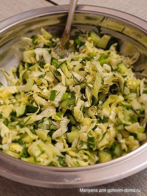 Салат из капусты с огурцами.jpg