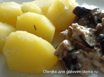 картофель и баклажаны, тушеные в сметане.jpg