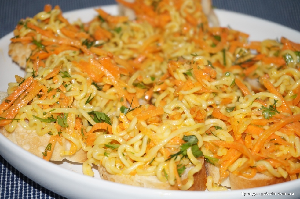 Бутерброды с корейской морковкой