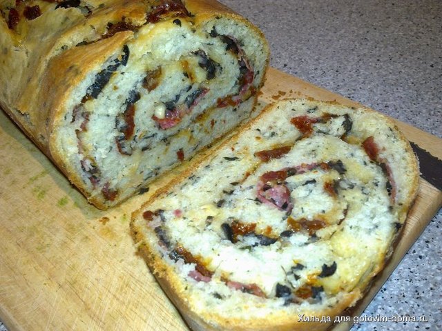Рулет с салями, оливками и сыром.jpg
