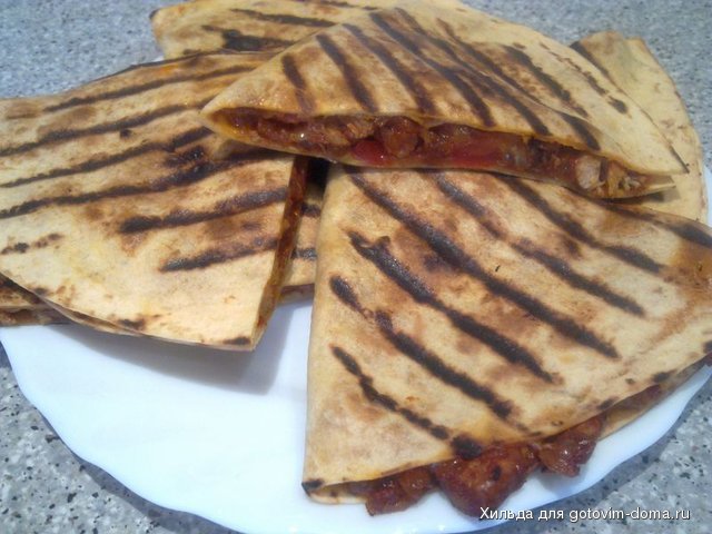 Кесадилья с курицей и чеддером3.jpg