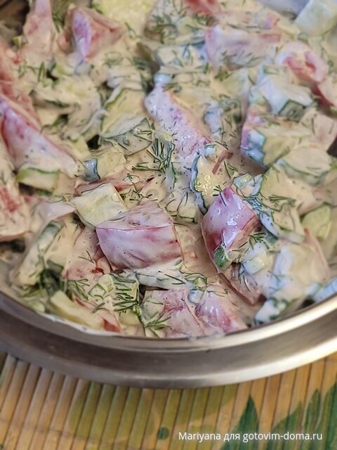 Салат из огурцв с помидорами.jpg
