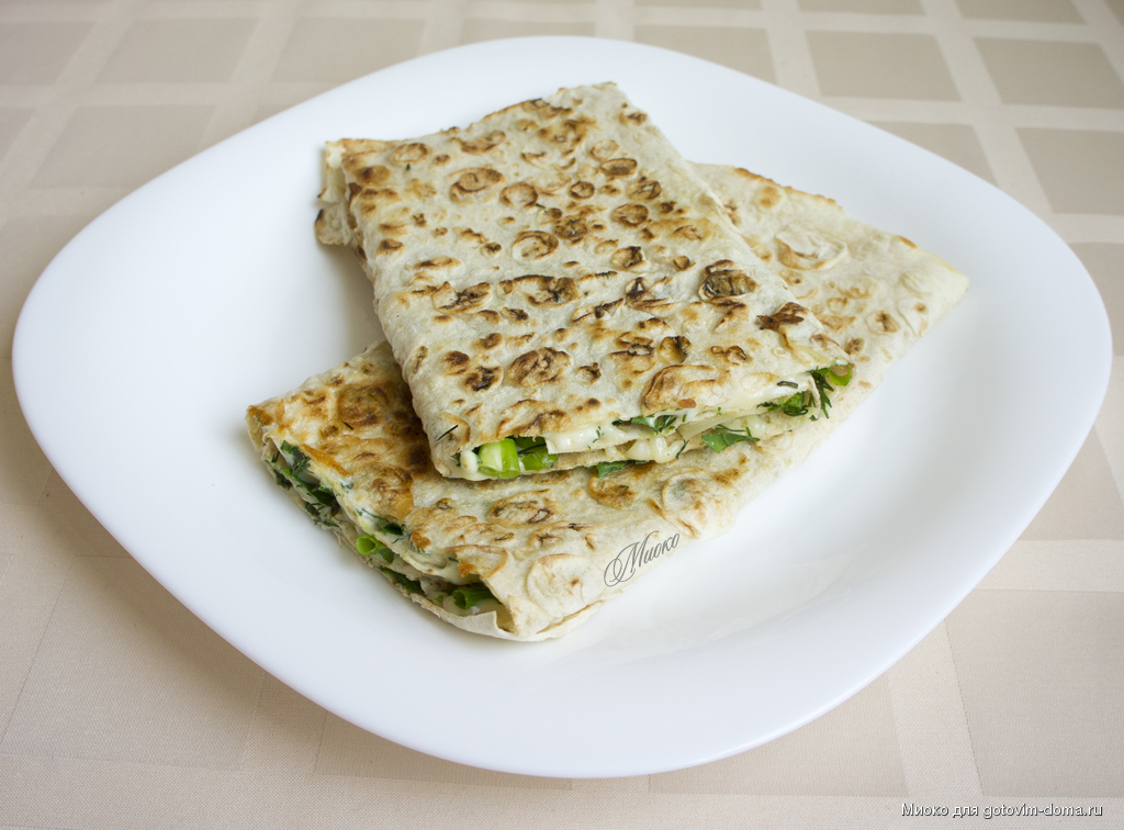 Лаваш с сыром и зеленью