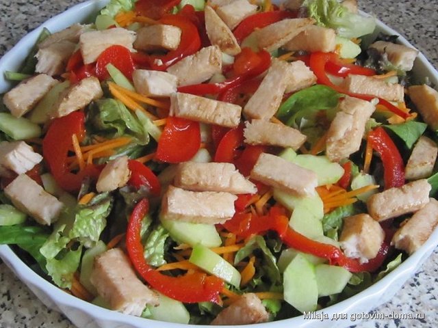 28.08. Салат с курицей, морковкой, перцем и огурец.JPG