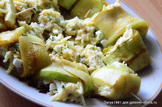Рулетики из кабачков с сыром и зеленью.JPG