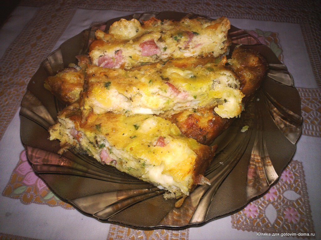 Ветчина с луком пирожок