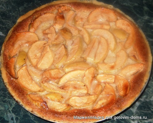 Яблочный пирог с карамельной заливкой