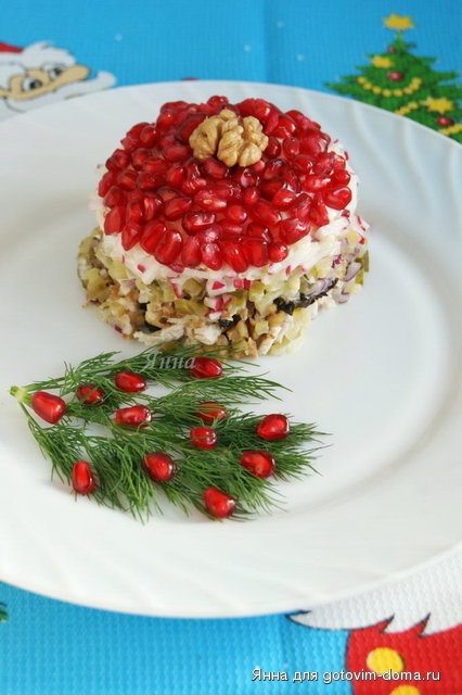 Салат из курицы с орехами и гранатом.jpg