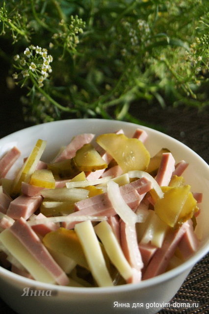 Салат с колбасой (A echter boarischer Wuàschdsalat).jpg