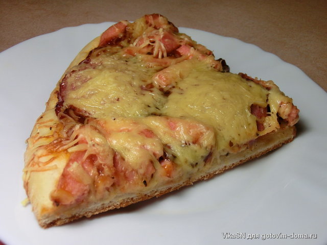 Піца з ковбасою та сосисками.jpg