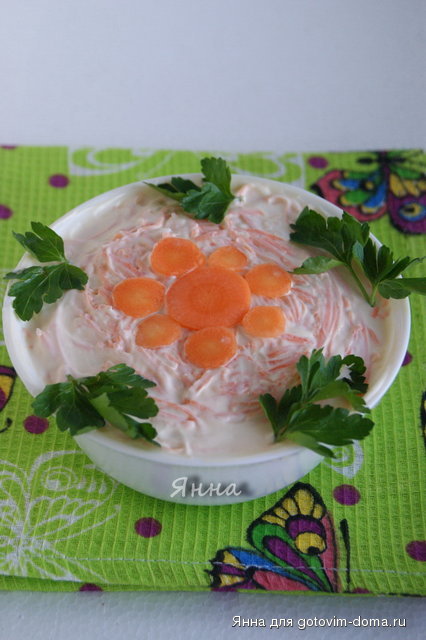Салат с зеленой редькой и куриными сердечками.JPG