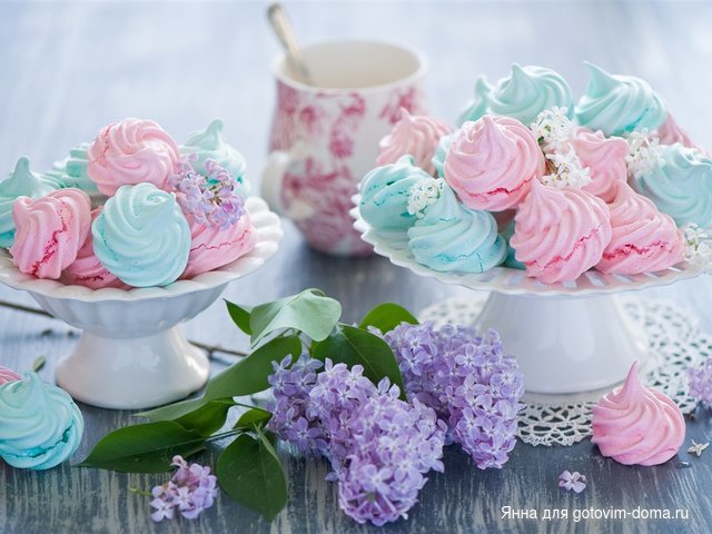 Sweet-food-meringue-dessert-cream-flowers_1024x768.jpg