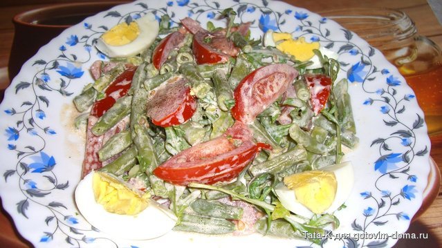 Салат с  рукколой, стручковой фасолью, помидорами и яйцами.JPG