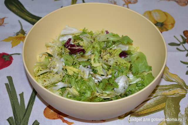 марулосалата (салат из зеленого салата).JPG