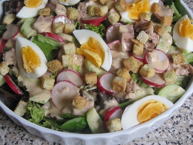 01.06. Салат с тунцом, редиской, огурцами, яйцом и сухариками.JPG