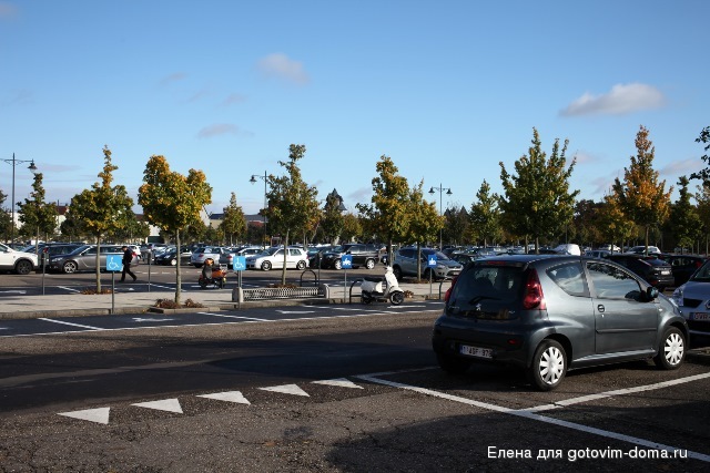 Outlet_Parkplatz.jpg