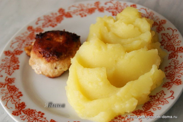 Куриная котлета с картофельным пюре.jpg
