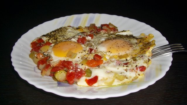 Яичница с овощной заморозкой.JPG