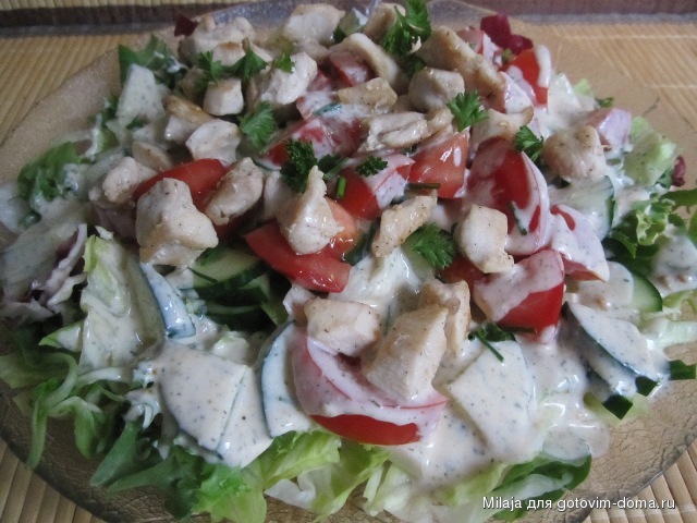 Салат с курицей, помидорами и огурцами, в йогурте.JPG