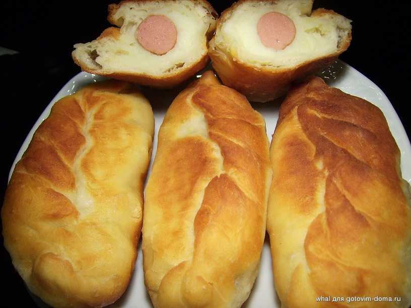 Картофельные пирожки с сосиской
