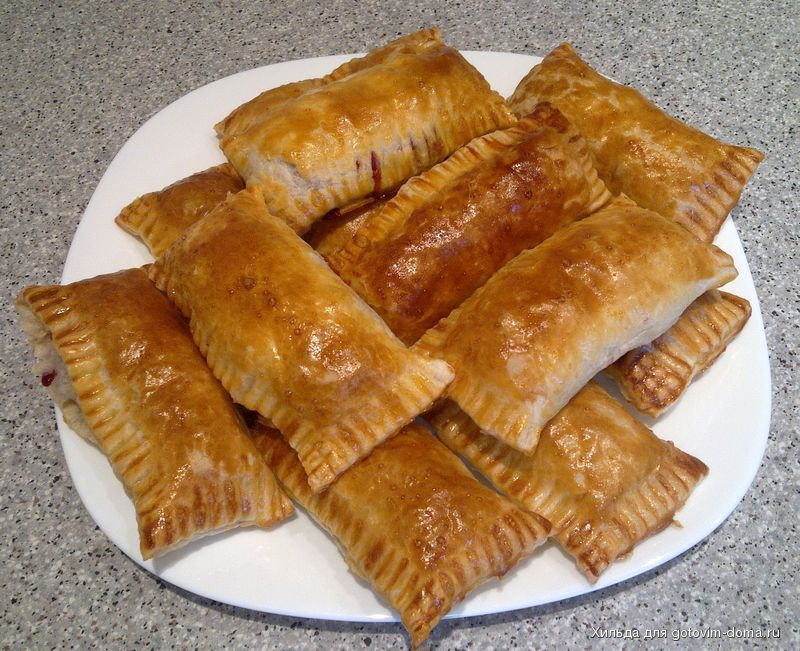 Слоеные язычки с сыром