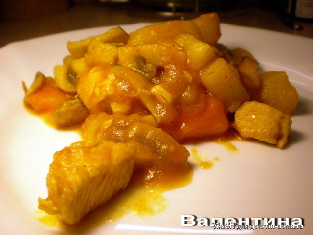 Картопля, тушена з куркою і грибами.jpg