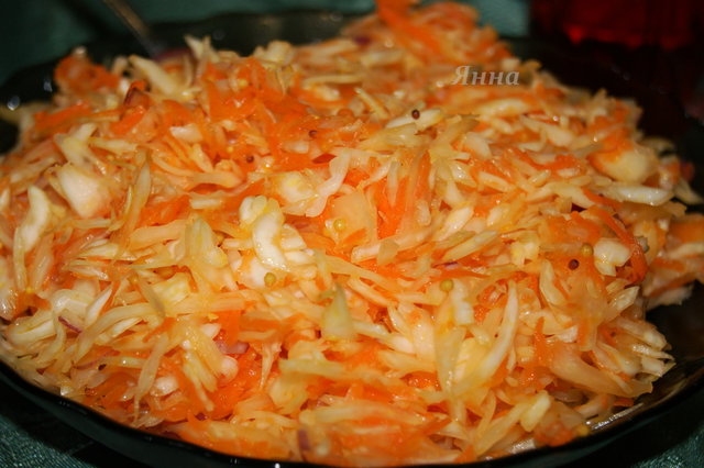 Салат из капусты,моркови и лука.jpg